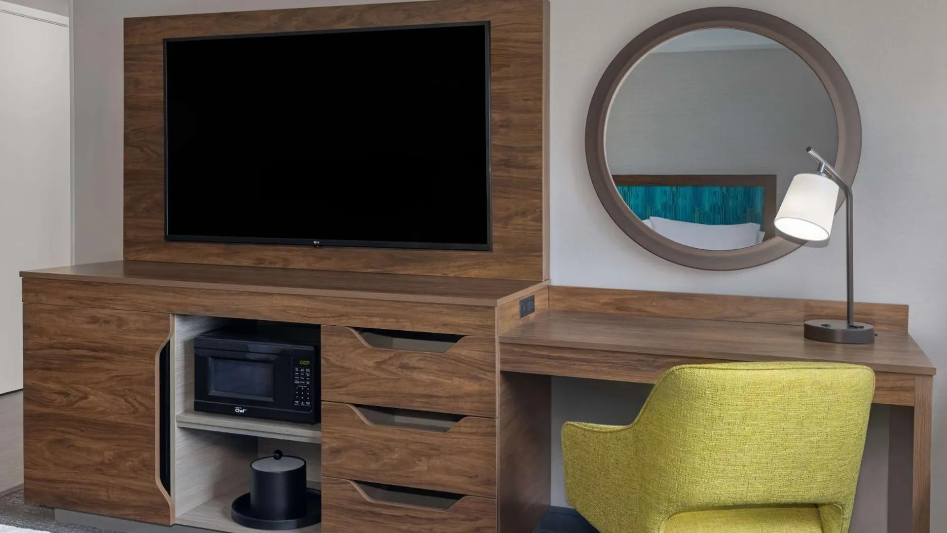 Hampton Inn & Suites By Hilton Toronto Downtown Hotel