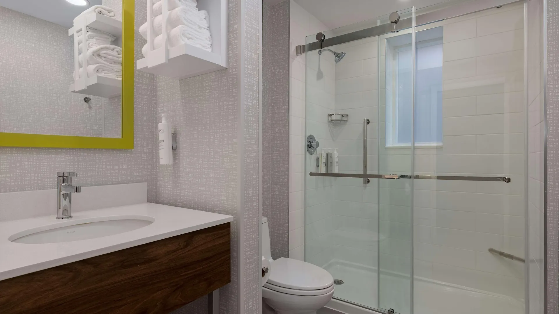 Hampton Inn & Suites By Hilton Toronto Downtown 3*,  Canada